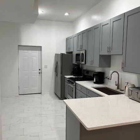 Adorable 2 Bedroom Apartment With Free Street Parking Chicago Exteriör bild