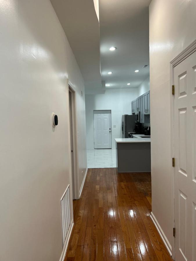 Adorable 2 Bedroom Apartment With Free Street Parking Chicago Exteriör bild