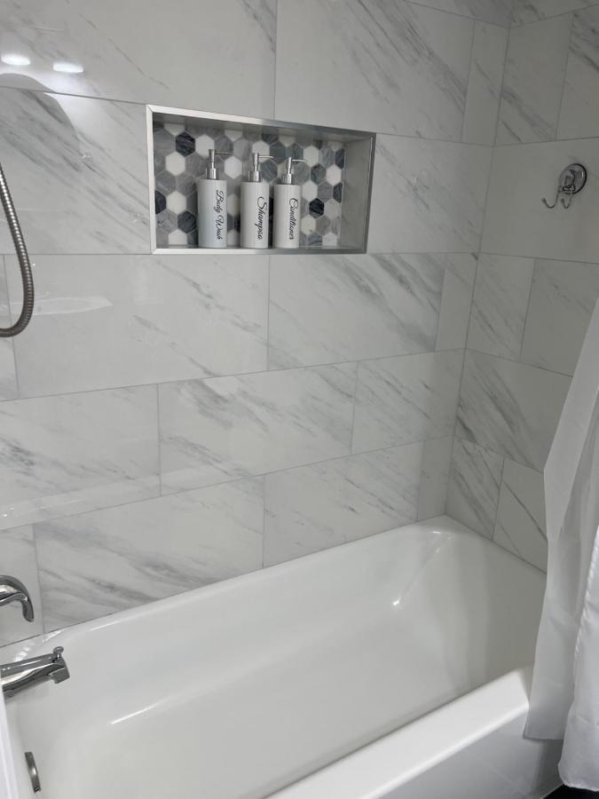 Adorable 2 Bedroom Apartment With Free Street Parking Chicago Exteriör bild