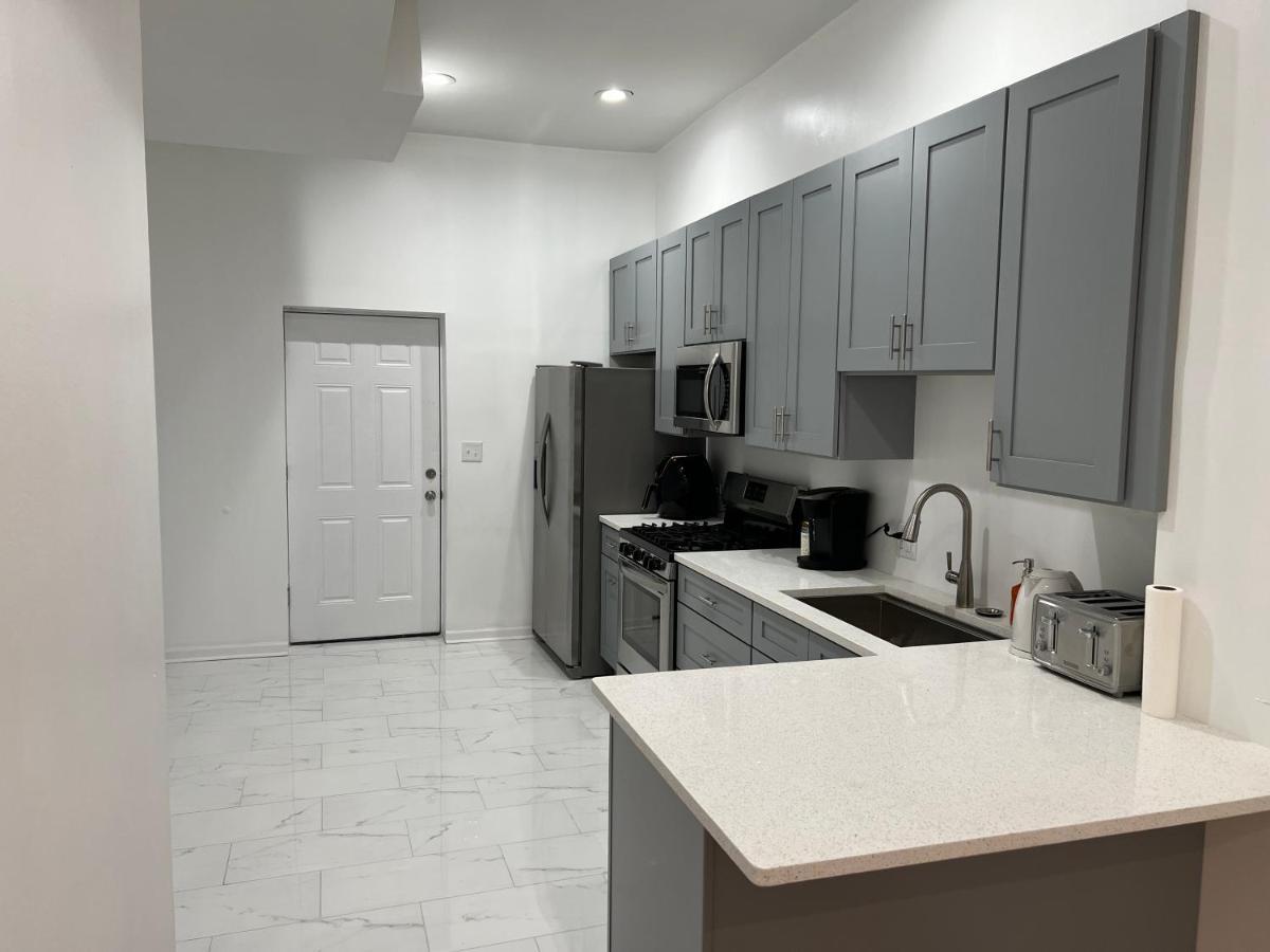 Adorable 2 Bedroom Apartment With Free Street Parking Chicago Exteriör bild