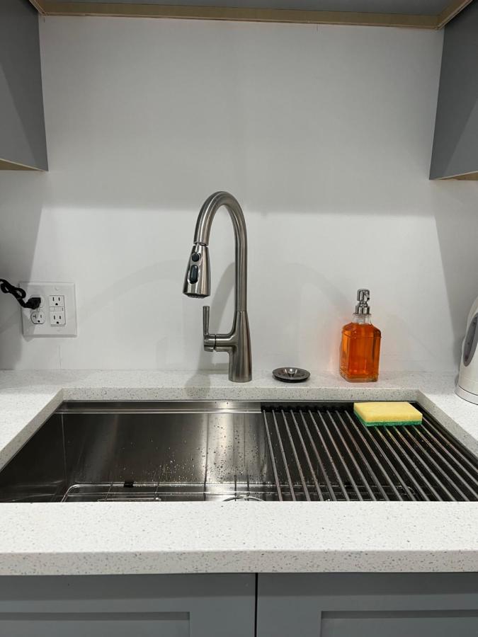 Adorable 2 Bedroom Apartment With Free Street Parking Chicago Exteriör bild